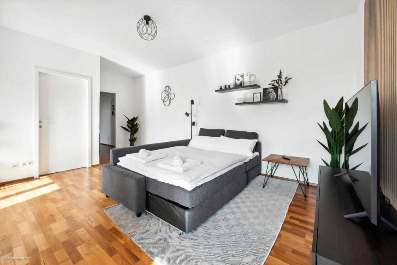 Bernhards Apartment Stadthalle - Klima & Terrasse ウィーン エクステリア 写真